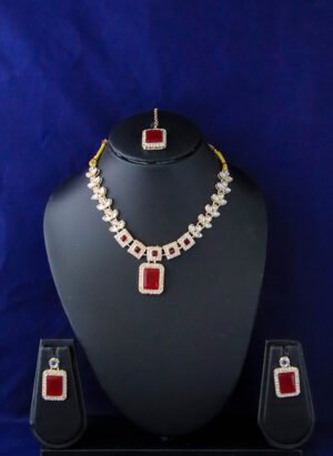 The Emerald-Cut Empress Kundan & Maang Tikka Set